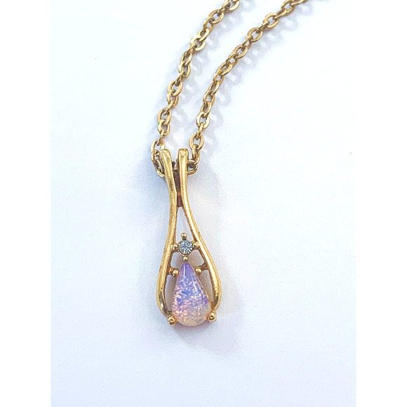 Avon Fireglow Teardrop Pendant / Necklace - 1977 Opal and Rhinestone Beauty! - Picture 5 of 9